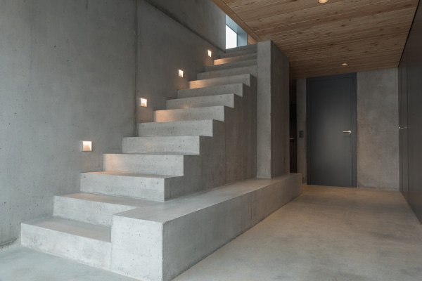 escalier béton avec palier